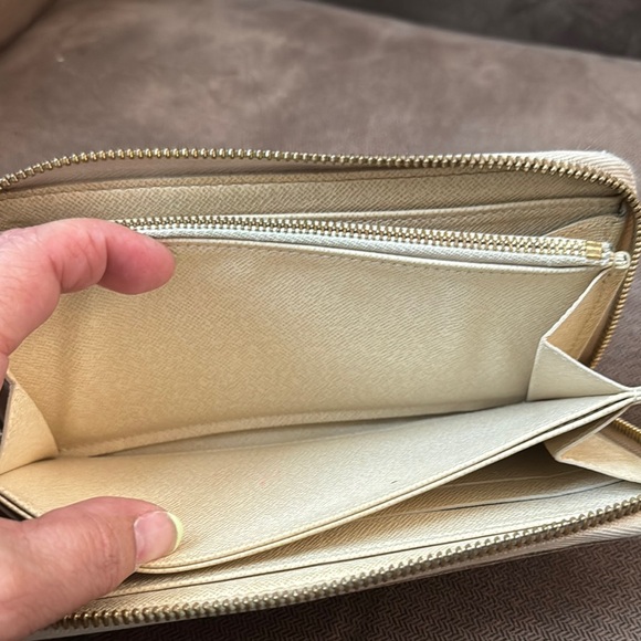 Louis Vuitton Damier Azur Wallet in Cream and Gray - Picture 8 of 14